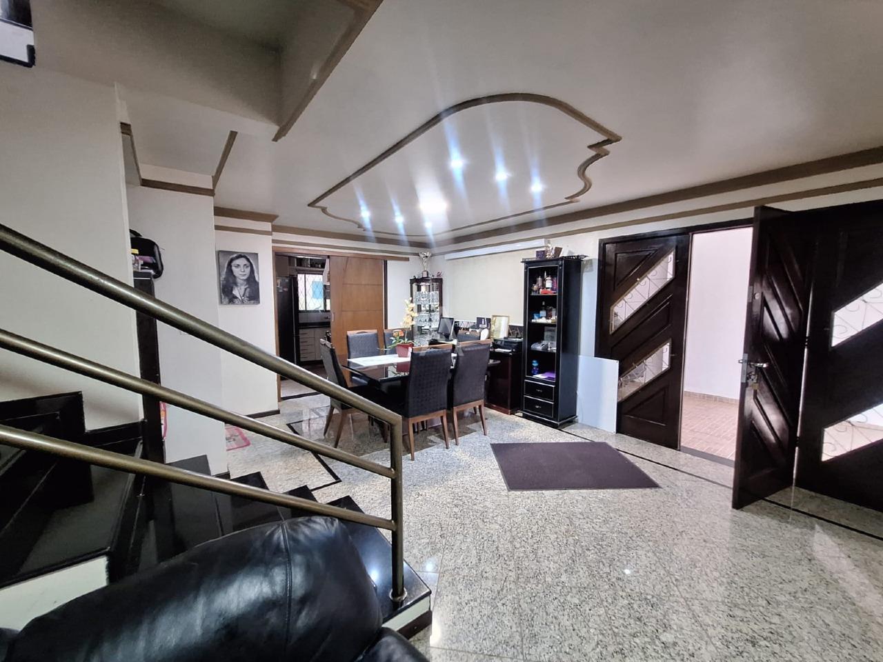 Sobrado para à venda no Bairro NEVA em CASCAVEL: sala