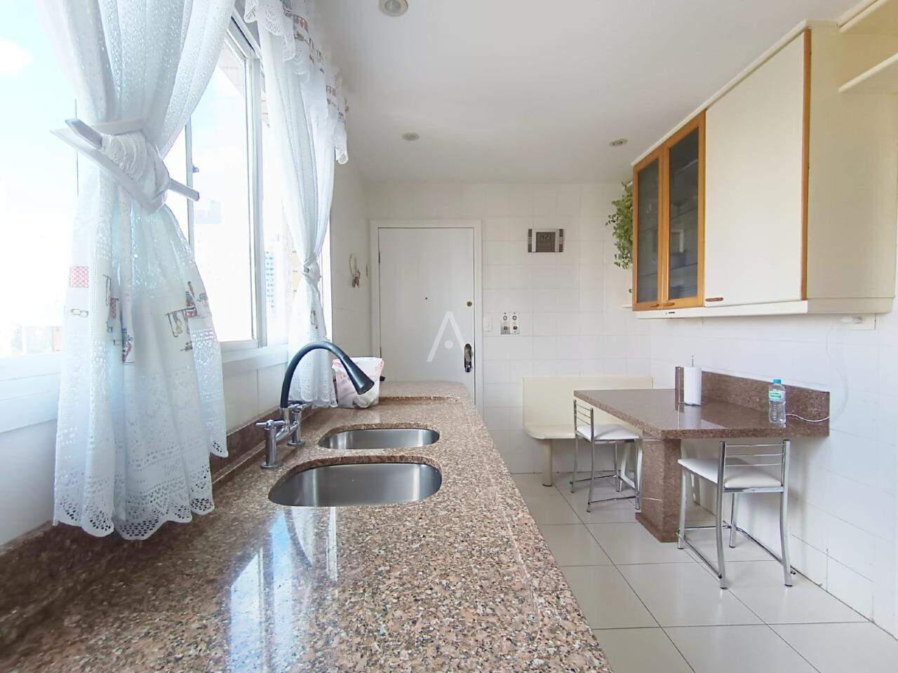 Apartamento para à venda no Bairro CENTRO em CASCAVEL: