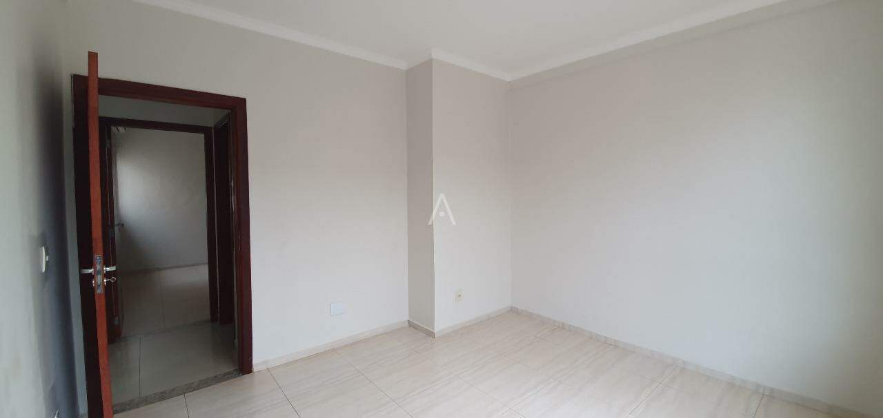 Casa Residencial para à venda no Bairro CANADA em CASCAVEL: 