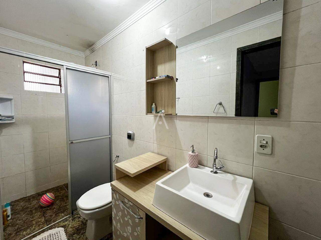 Casa Residencial para à venda no Bairro NEVA em CASCAVEL: 