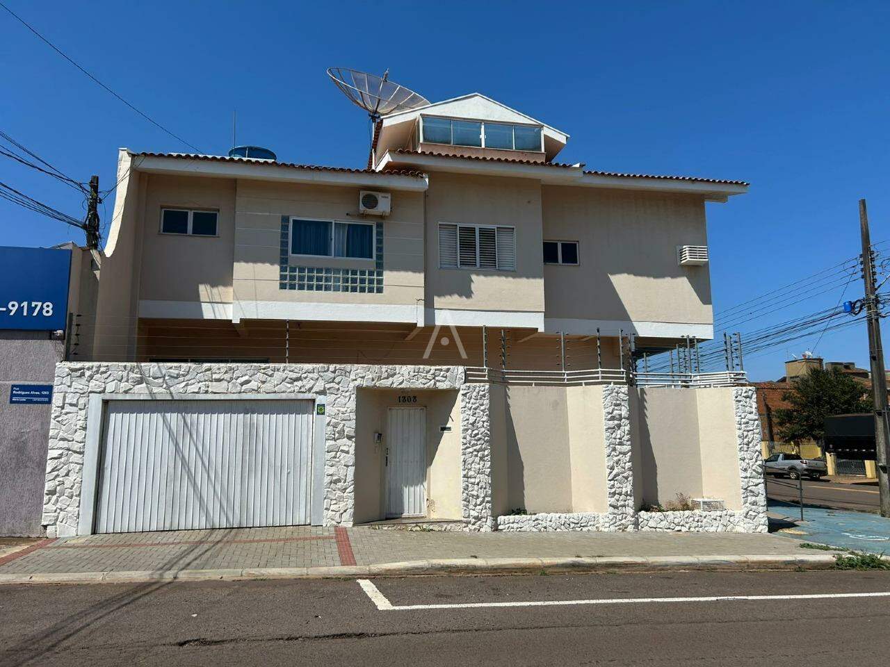 Sobrado para para aluguel no Bairro MARIA LUIZA em CASCAVEL: 