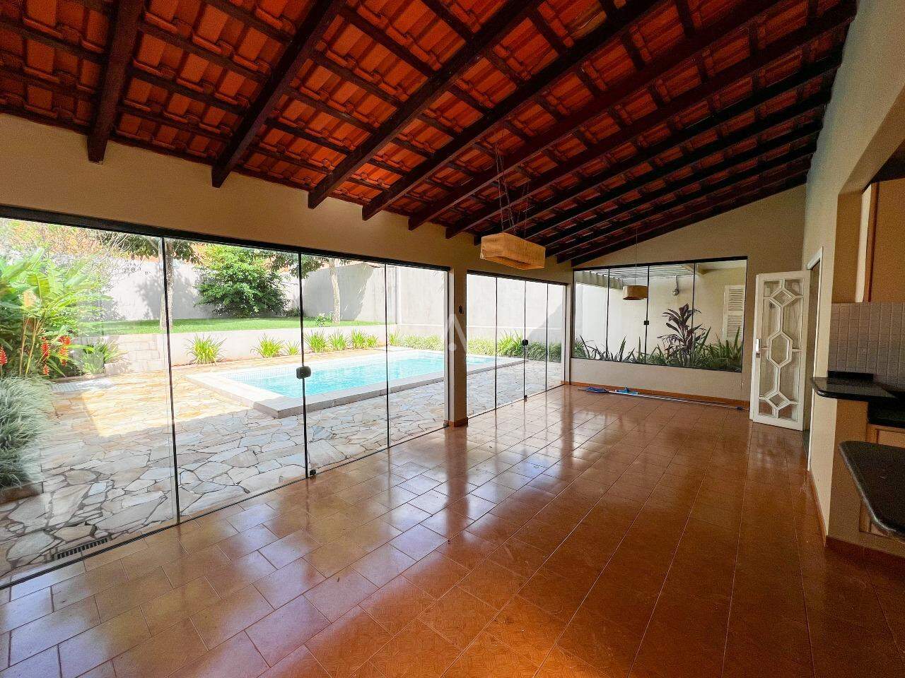 Sobrado para para aluguel no Bairro CENTRO em CASCAVEL: 