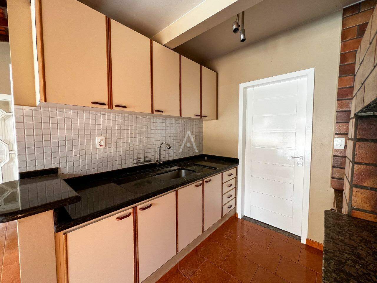 Sobrado para para aluguel no Bairro CENTRO em CASCAVEL: 