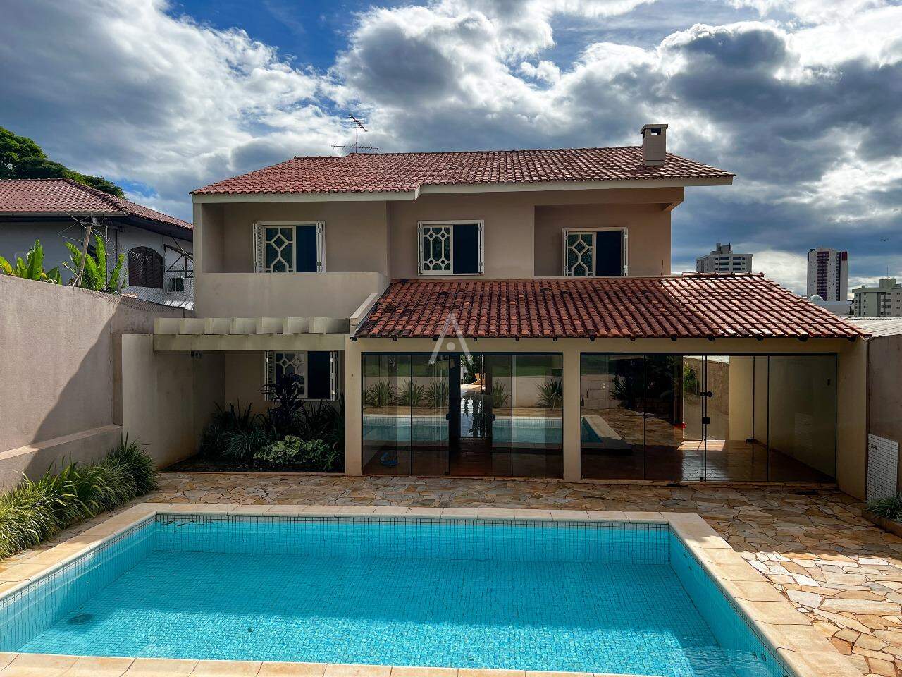 Sobrado para para aluguel no Bairro CENTRO em CASCAVEL: 