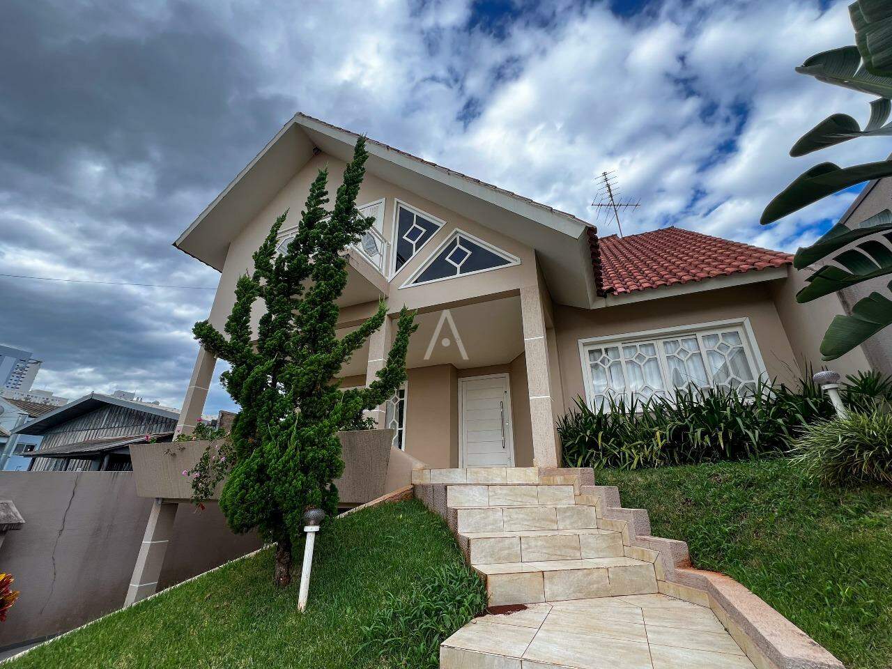 Sobrado para para aluguel no Bairro CENTRO em CASCAVEL: