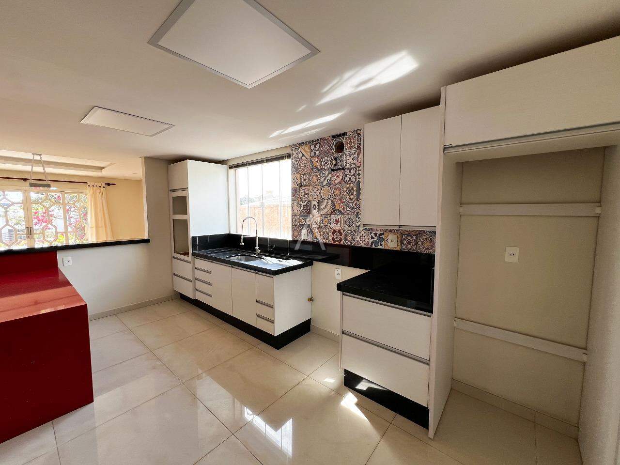 Sobrado para para aluguel no Bairro CENTRO em CASCAVEL: 