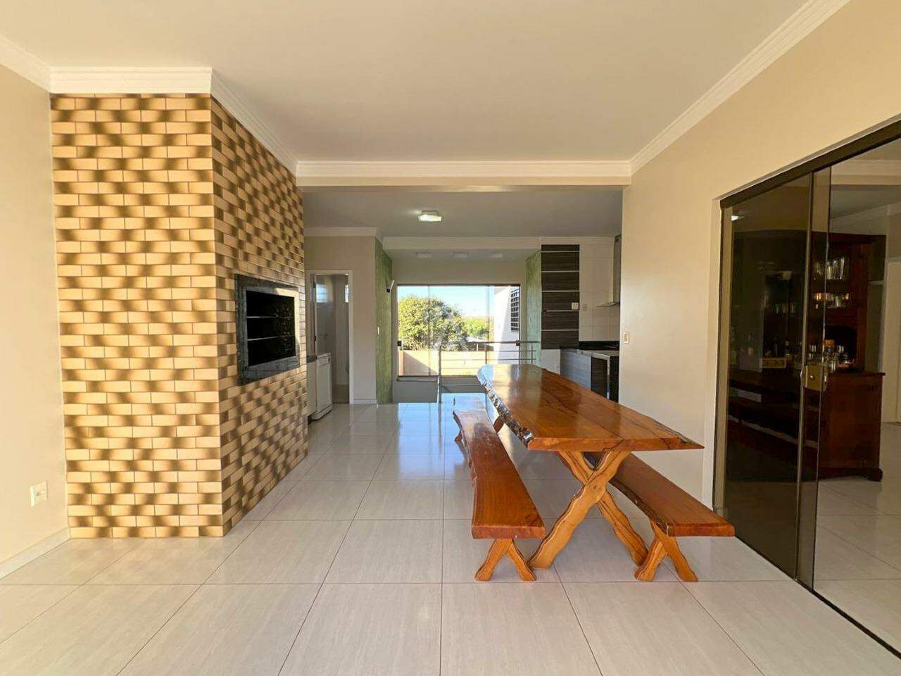 Casa Residencial para à venda no Bairro UNIVERSITARIO em CASCAVEL: 