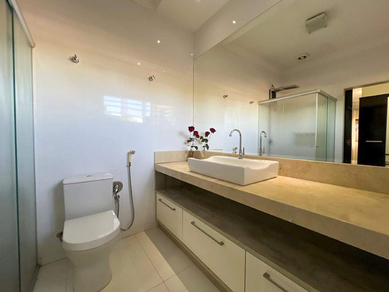 Casa Residencial para à venda no Bairro UNIVERSITARIO em CASCAVEL: 