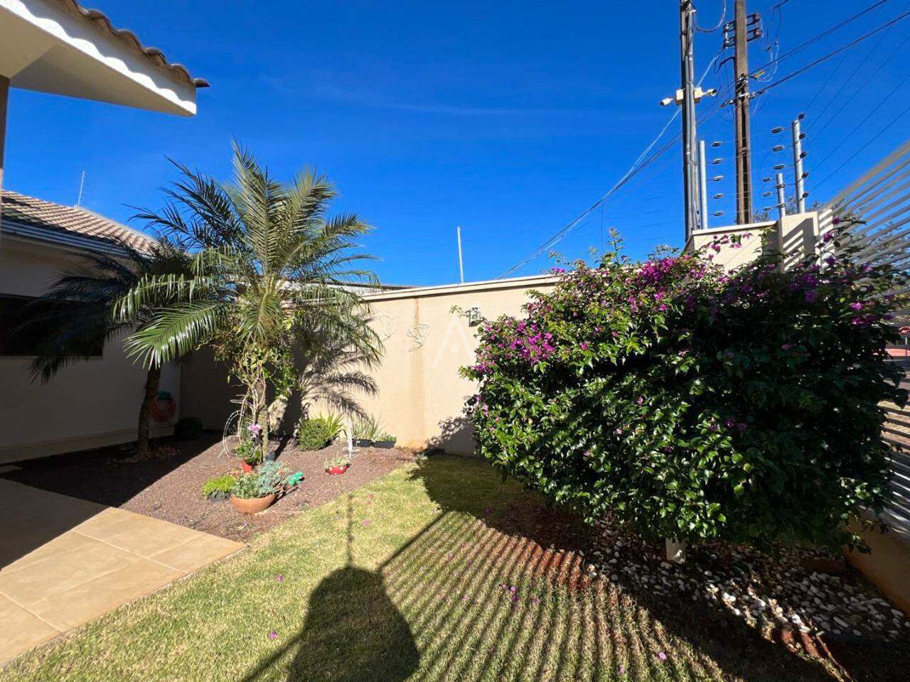 Casa Residencial para à venda no Bairro UNIVERSITARIO em CASCAVEL: 