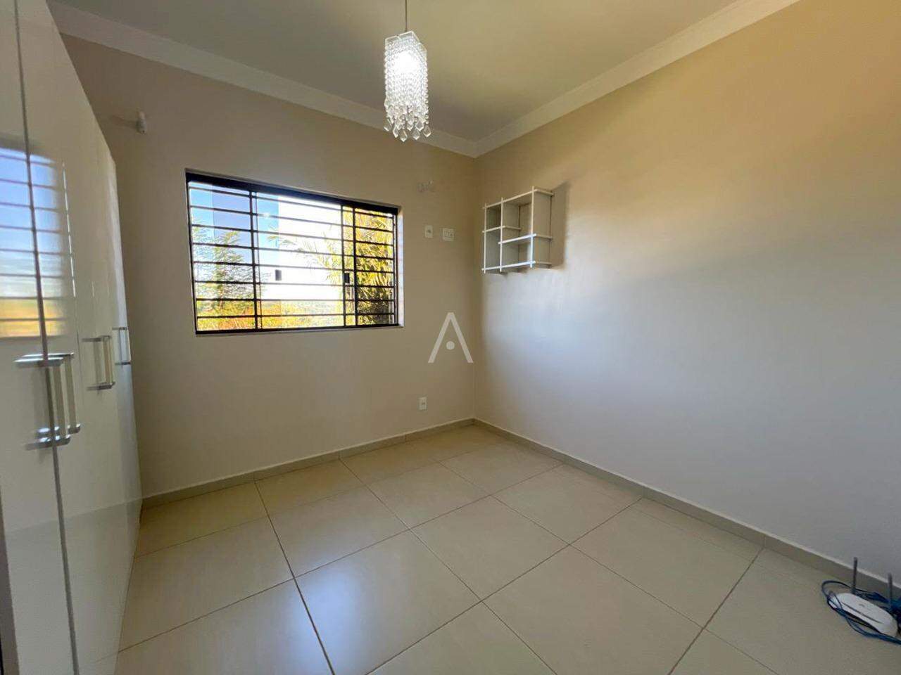 Casa Residencial para à venda no Bairro UNIVERSITARIO em CASCAVEL: 