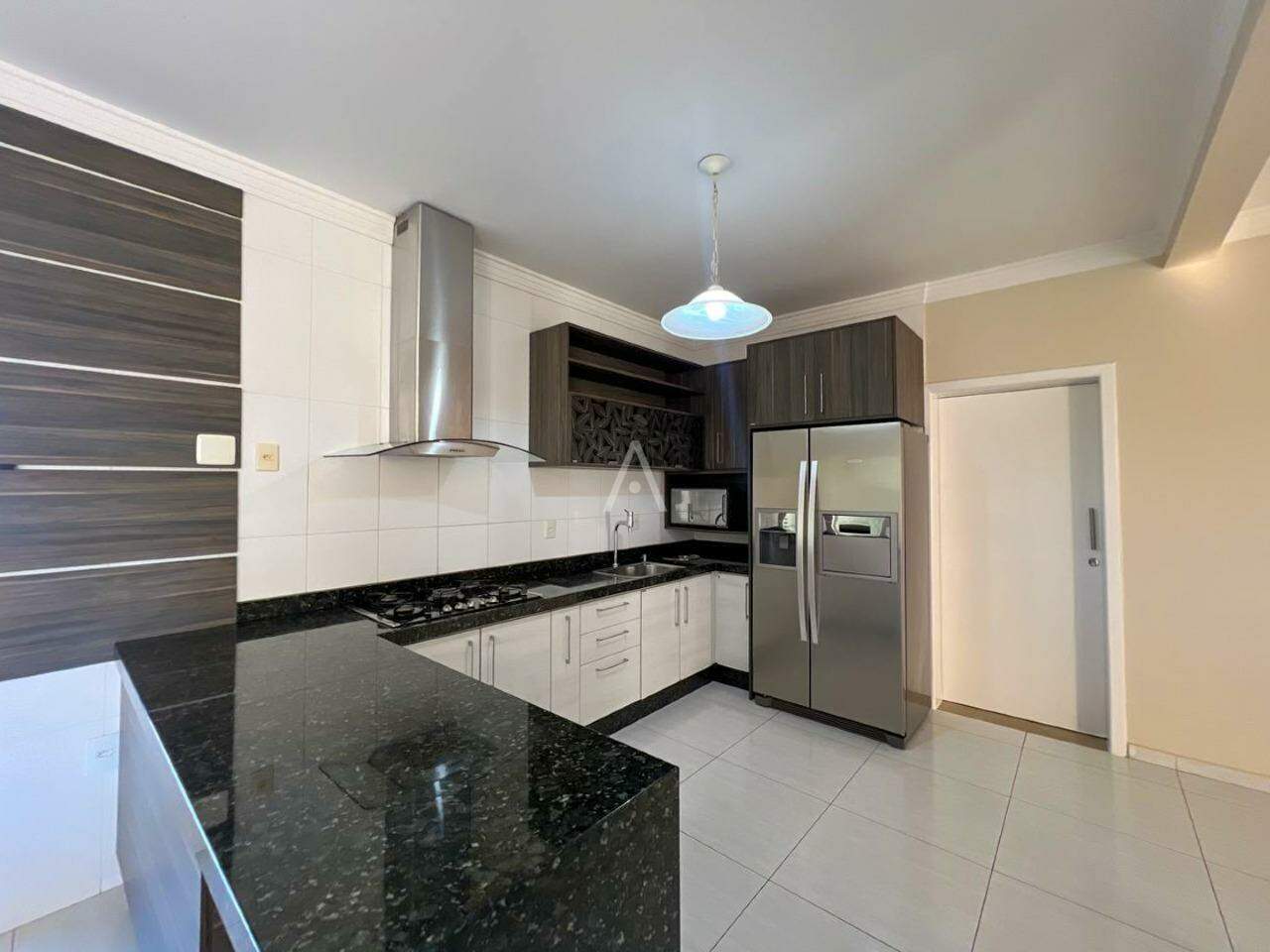 Casa Residencial para à venda no Bairro UNIVERSITARIO em CASCAVEL: 