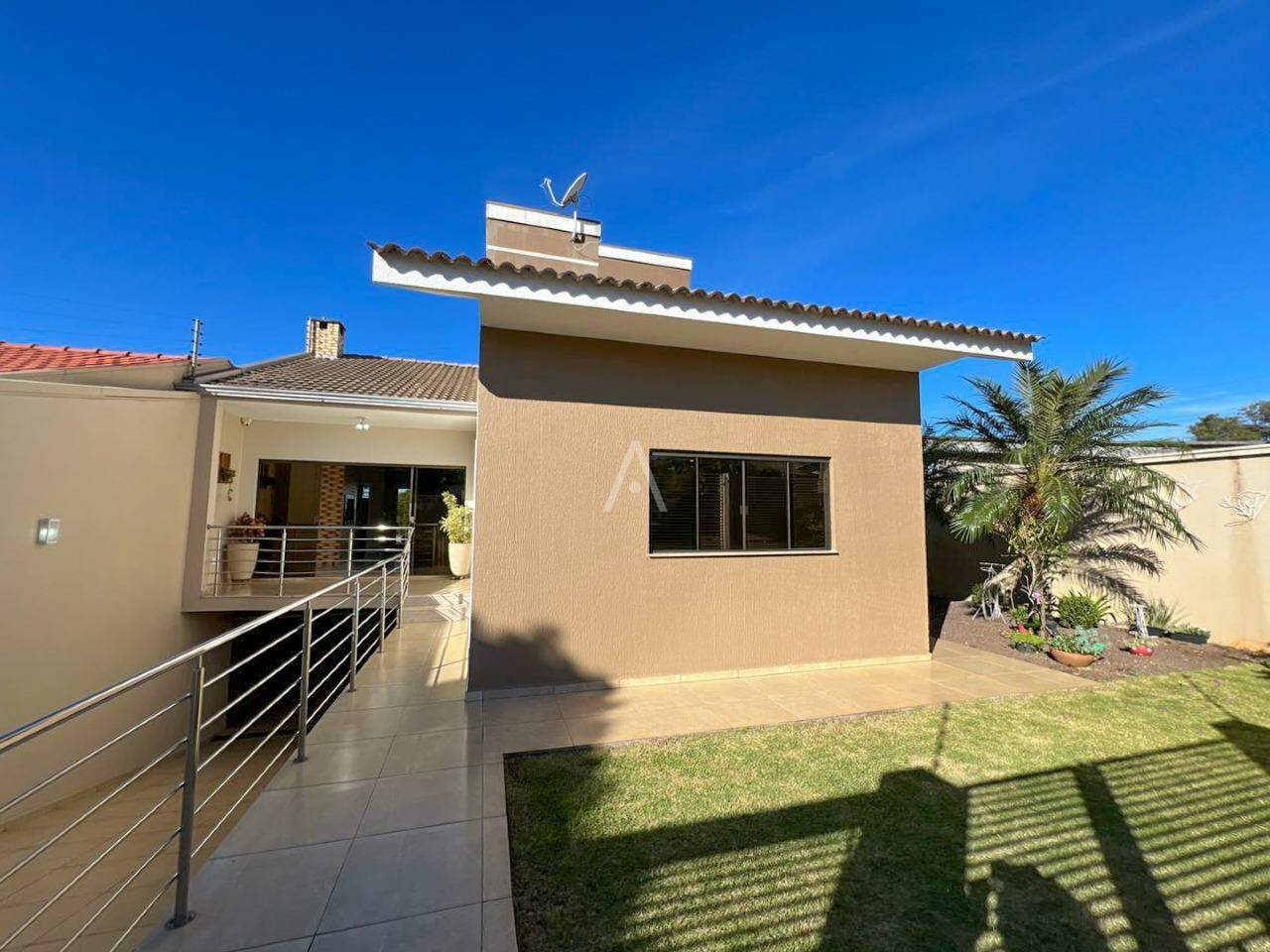 Casa Residencial para à venda no Bairro UNIVERSITARIO em CASCAVEL: 
