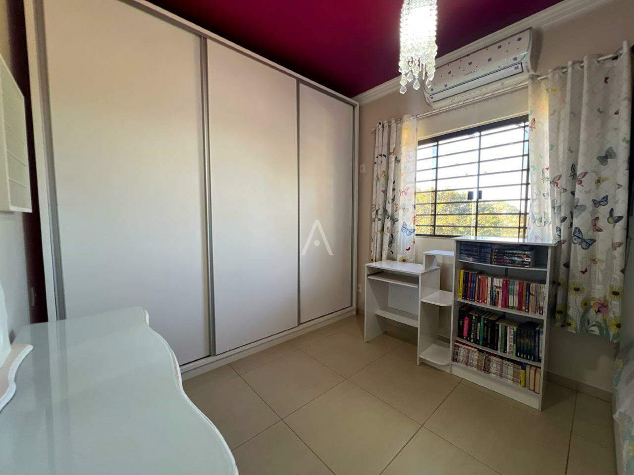 Casa Residencial para à venda no Bairro UNIVERSITARIO em CASCAVEL: 