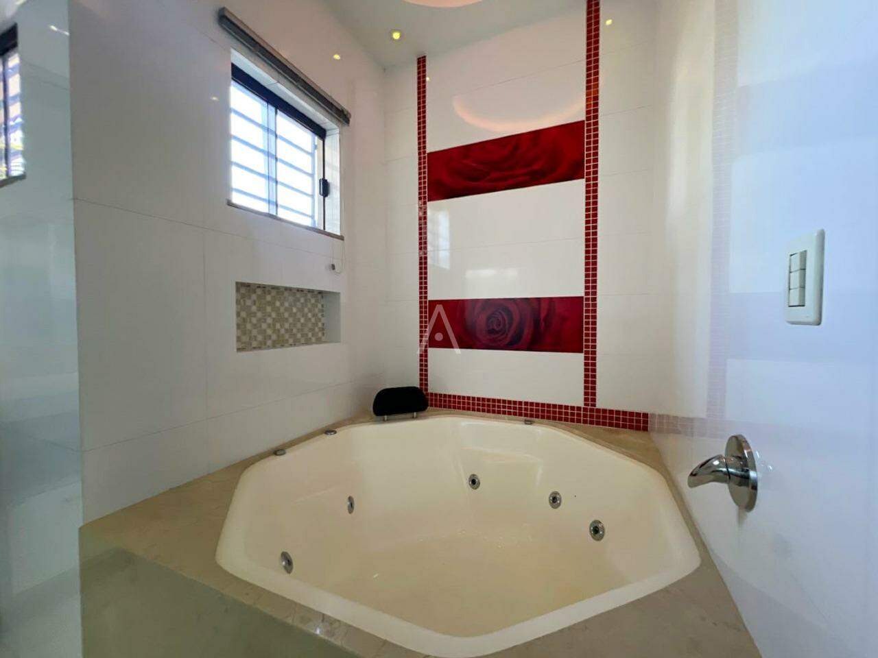 Casa Residencial para à venda no Bairro UNIVERSITARIO em CASCAVEL: 