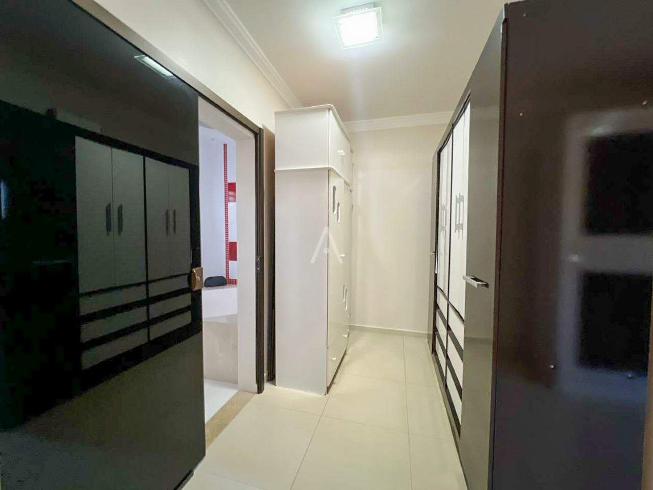 Casa Residencial para à venda no Bairro UNIVERSITARIO em CASCAVEL: 