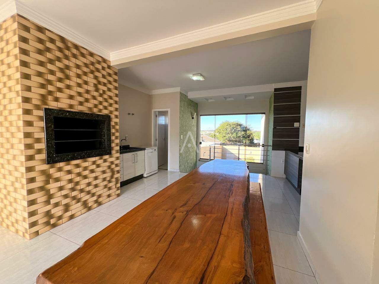 Casa Residencial para à venda no Bairro UNIVERSITARIO em CASCAVEL: 