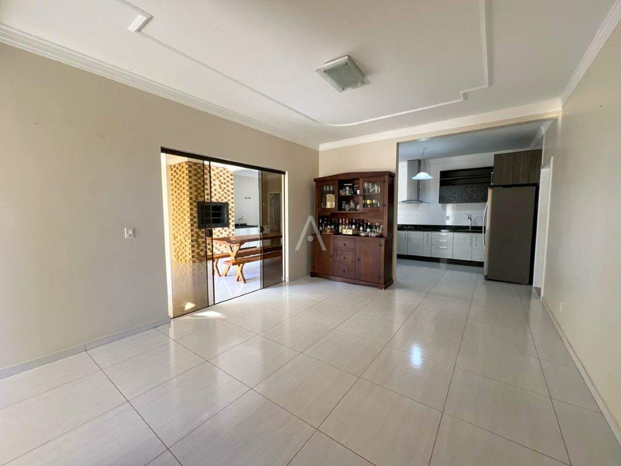 Casa Residencial para à venda no Bairro UNIVERSITARIO em CASCAVEL: 