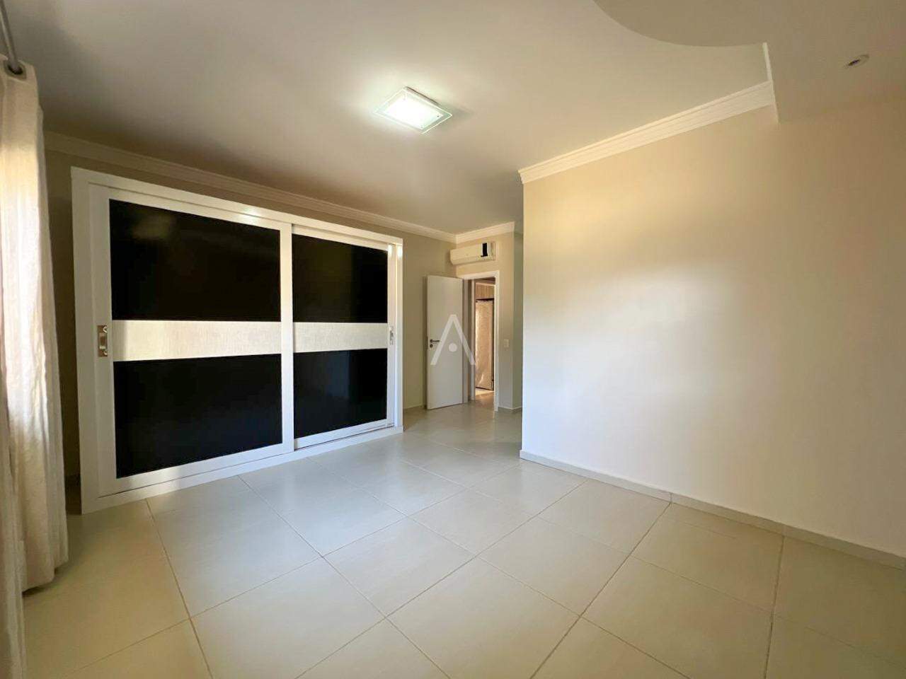 Casa Residencial para à venda no Bairro UNIVERSITARIO em CASCAVEL: 