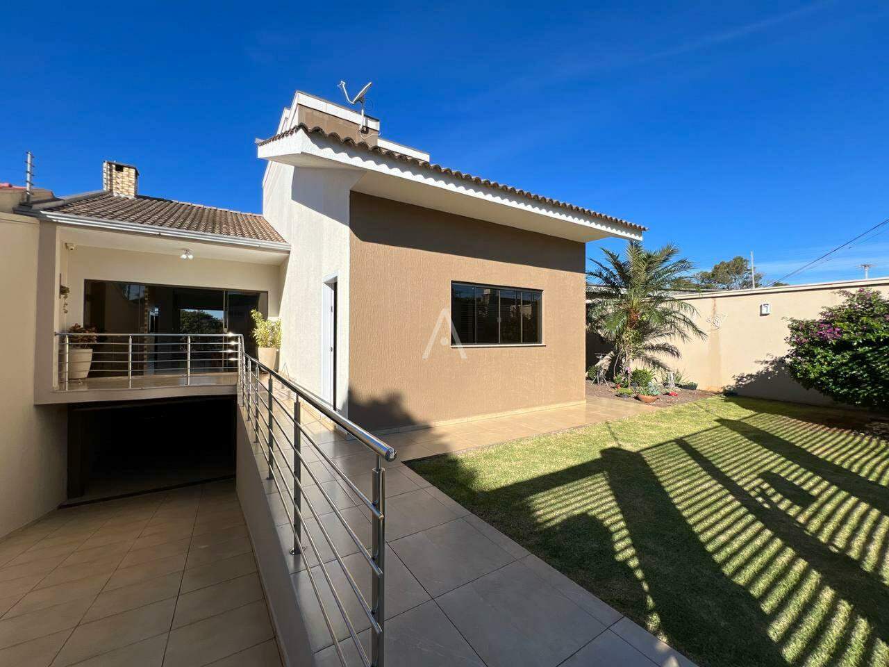 Casa Residencial para à venda no Bairro UNIVERSITARIO em CASCAVEL: 