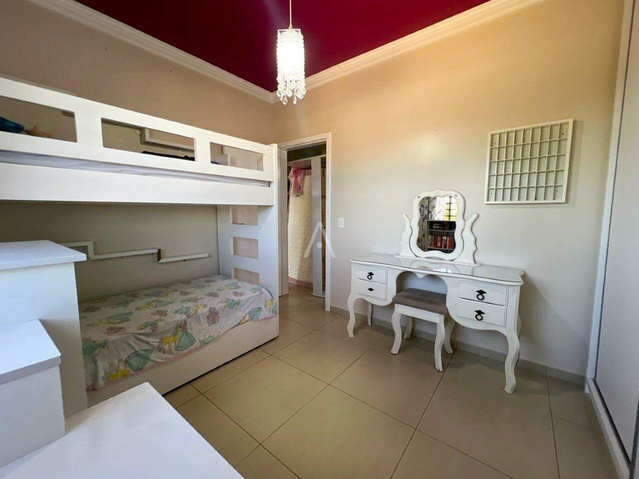 Casa Residencial para à venda no Bairro UNIVERSITARIO em CASCAVEL: 