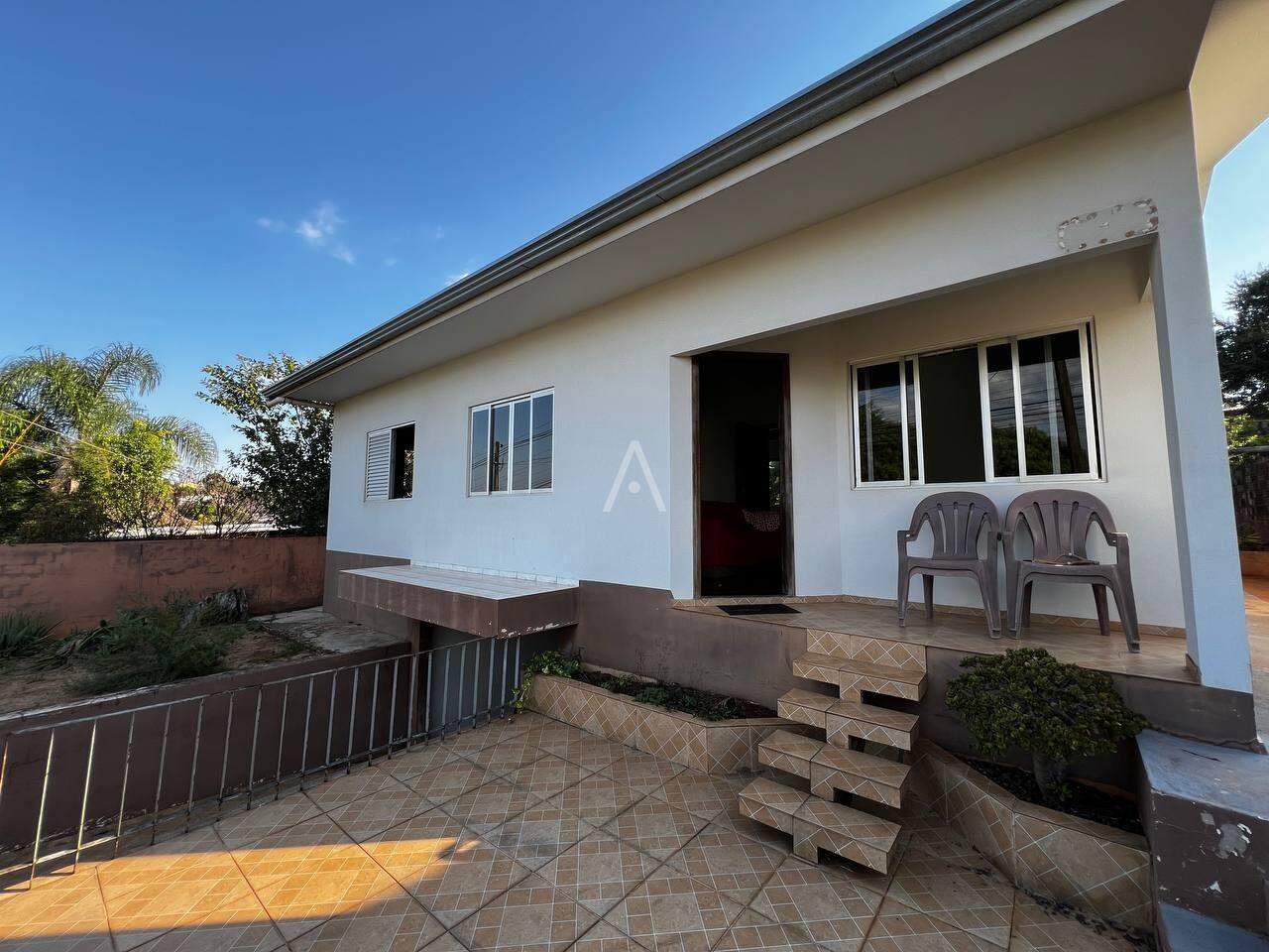 Casa Residencial para à venda no Bairro UNIVERSITARIO em CASCAVEL: 