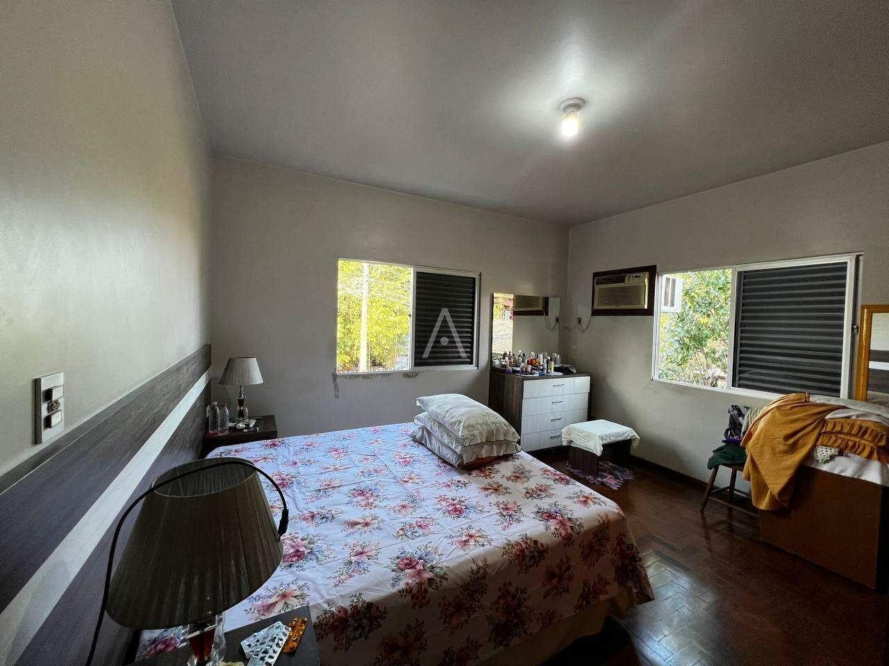 Casa Residencial para à venda no Bairro UNIVERSITARIO em CASCAVEL: 