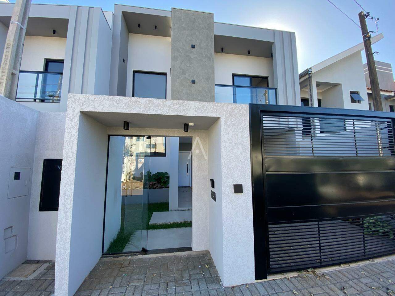 Sobrado para à venda no Bairro JARDIM GISELA em TOLEDO: 