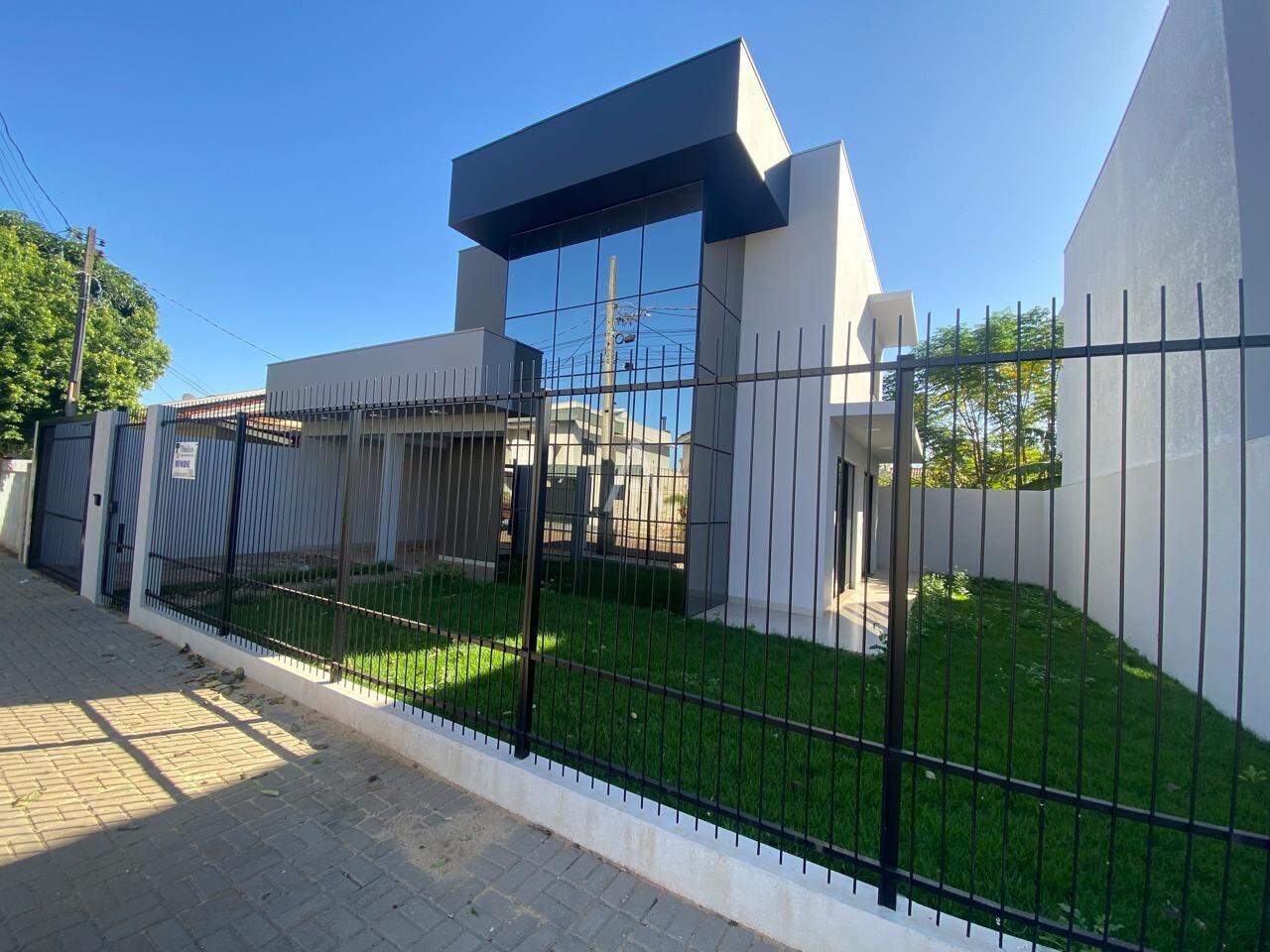 Sobrado para à venda no Bairro JARDIM GISELA em TOLEDO: 