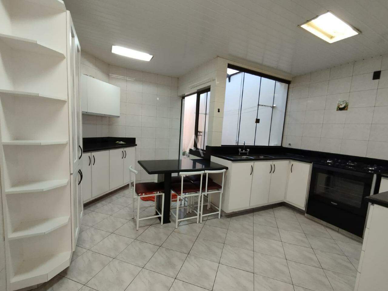 Casa Residencial para à venda no Bairro RECANTO TROPICAL em CASCAVEL: 