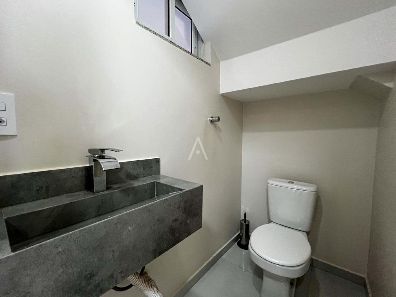 Sobrado para à venda no Bairro CANADA em CASCAVEL: 