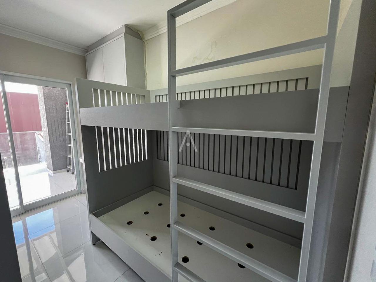 Sobrado para à venda no Bairro CANADA em CASCAVEL: 