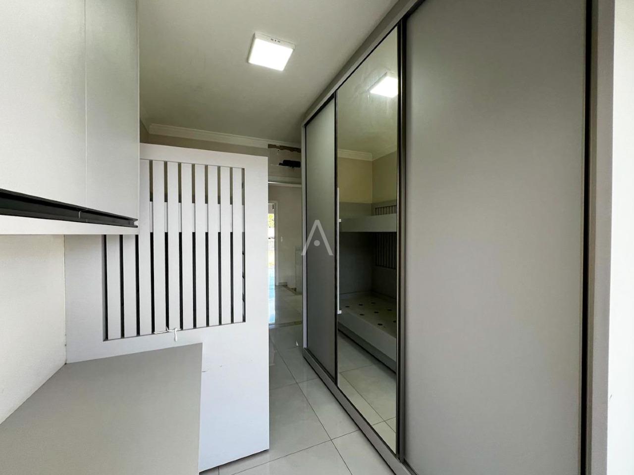 Sobrado para à venda no Bairro CANADA em CASCAVEL: 