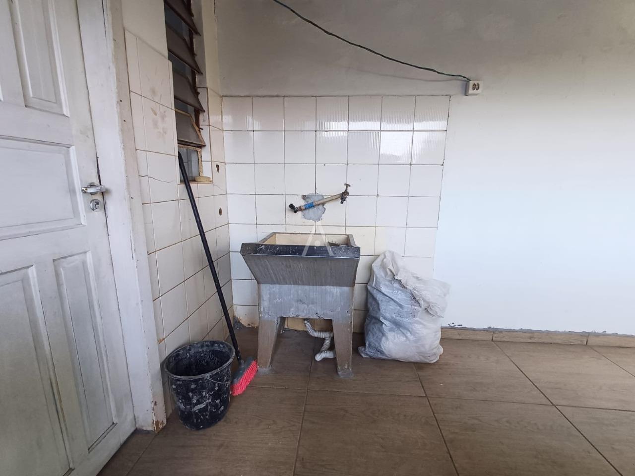 Casa Residencial para à venda no Bairro PERIOLO em CASCAVEL: 