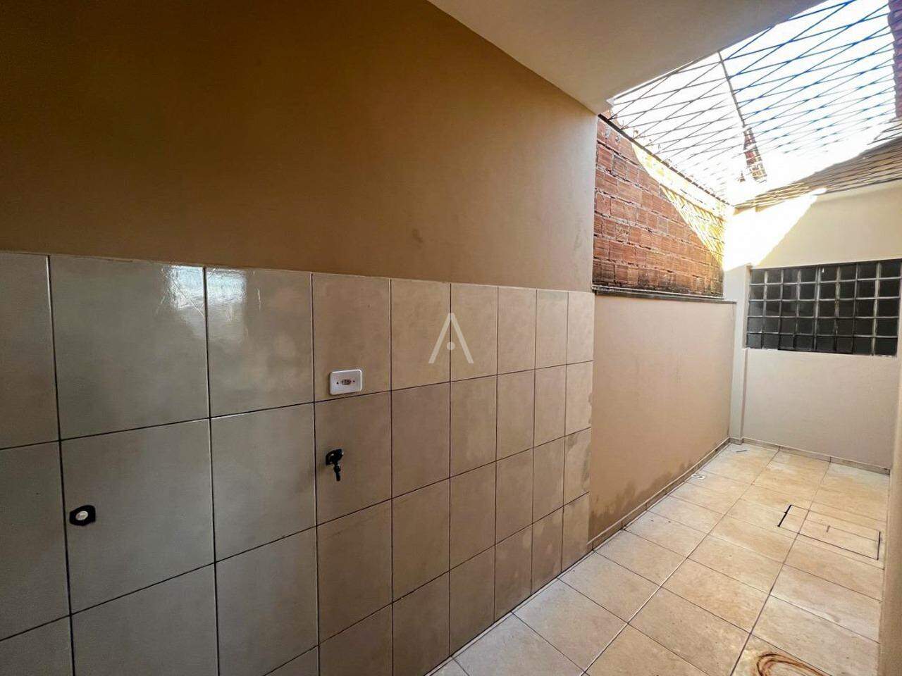 Casa Residencial para à venda no Bairro CANADA em CASCAVEL: