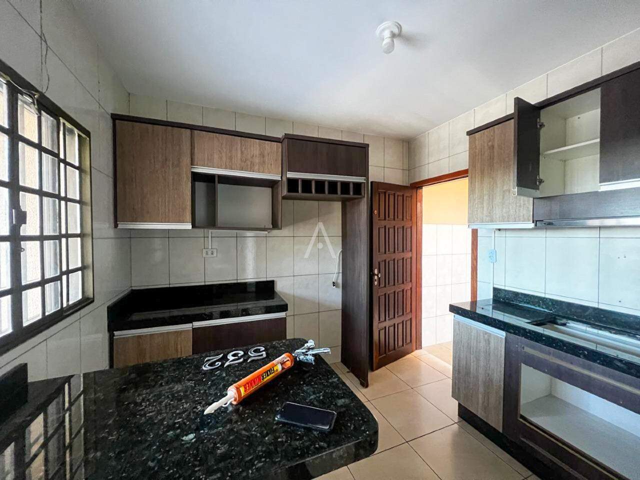 Casa Residencial para à venda no Bairro CANADA em CASCAVEL: 
