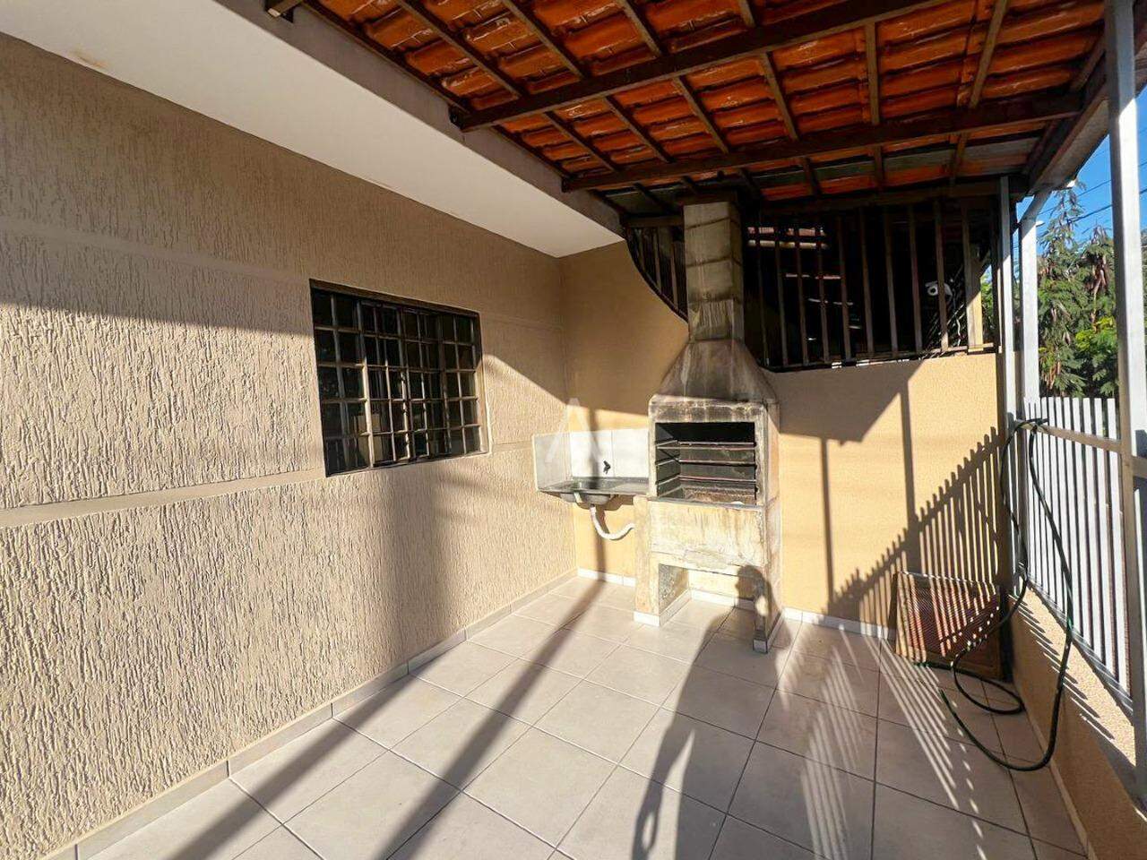 Casa Residencial para à venda no Bairro CANADA em CASCAVEL: