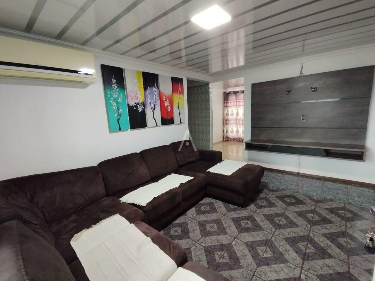 Casa Residencial para à venda no Bairro NOVA CIDADE em CASCAVEL: 