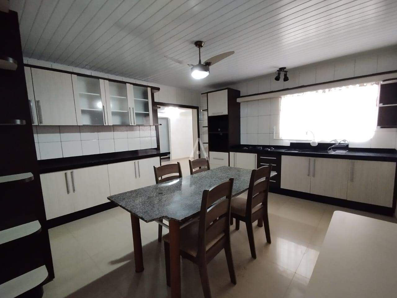 Casa Residencial para à venda no Bairro NOVA CIDADE em CASCAVEL: 