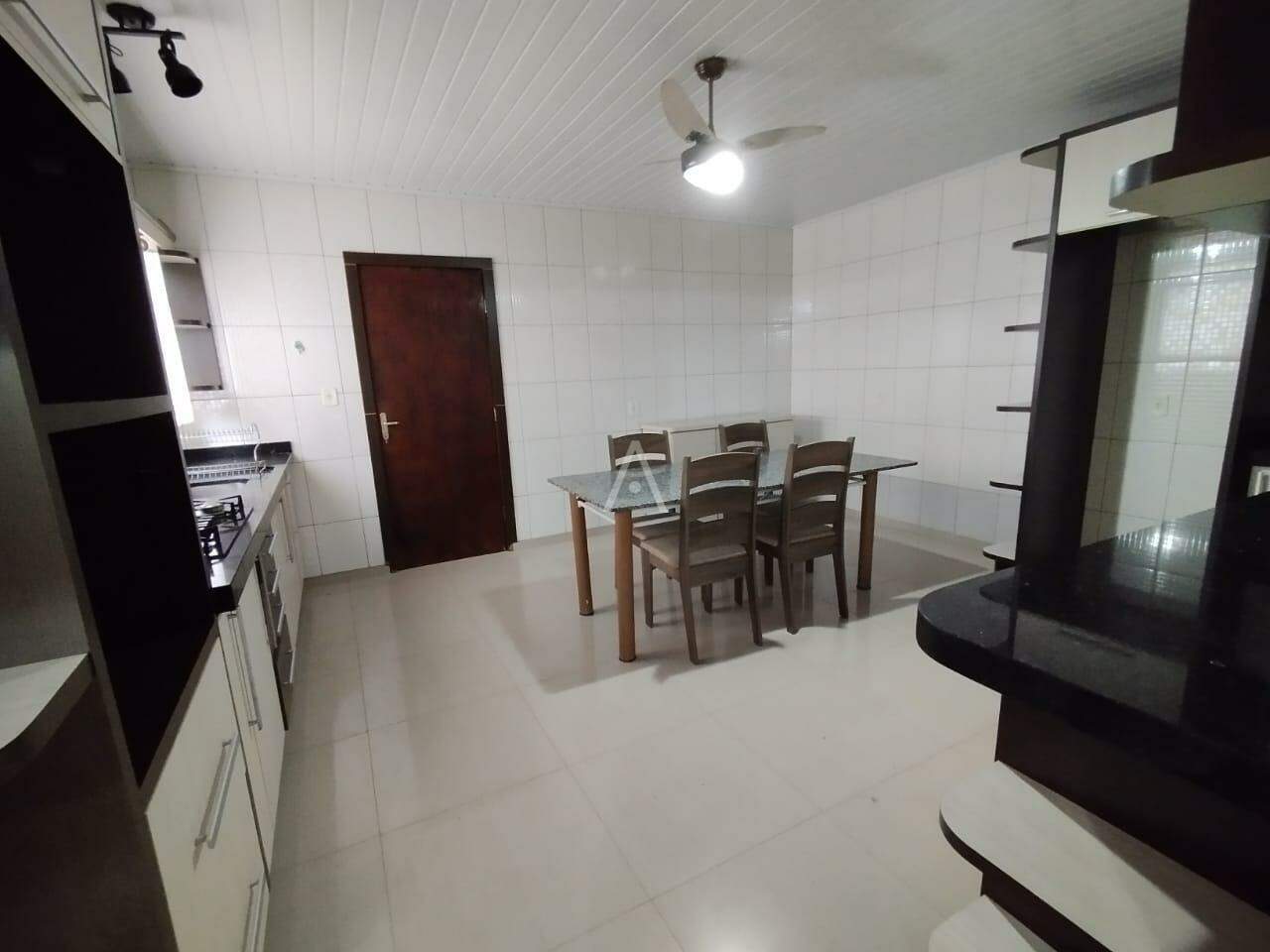 Casa Residencial para à venda no Bairro NOVA CIDADE em CASCAVEL: 