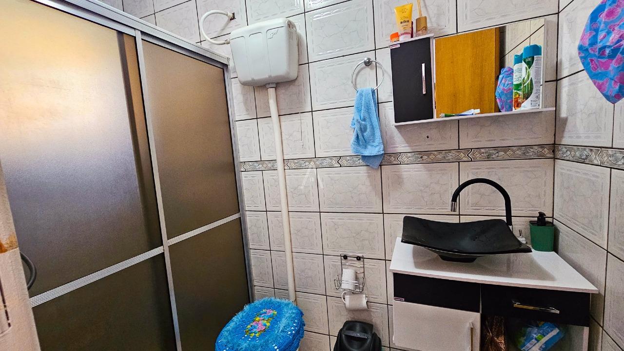 Casa Residencial para à venda no Bairro COUNTRY em CASCAVEL: