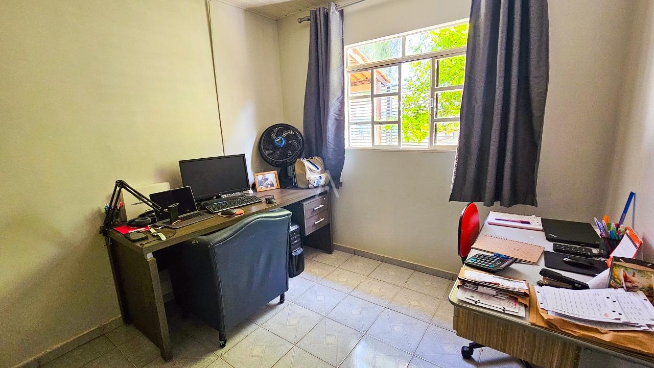 Casa Residencial para à venda no Bairro COUNTRY em CASCAVEL: