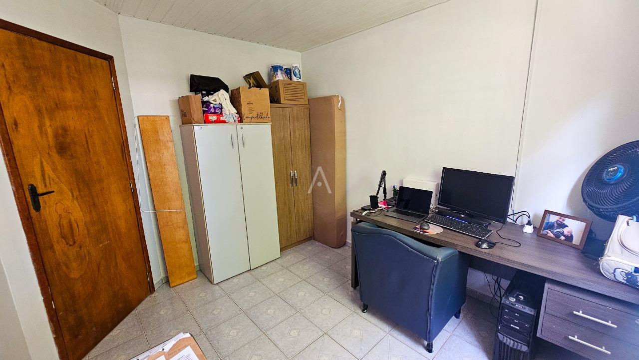 Casa Residencial para à venda no Bairro COUNTRY em CASCAVEL: