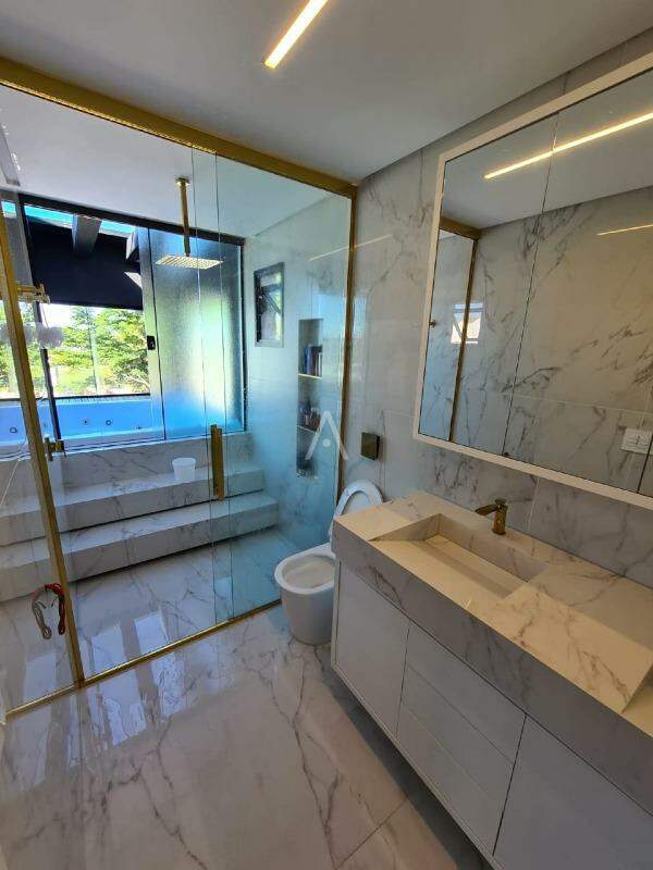 Sobrado para à venda no Bairro CANADA em CASCAVEL: 