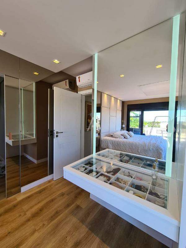 Sobrado para à venda no Bairro CANADA em CASCAVEL: 