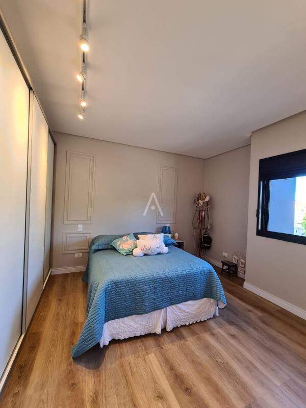 Sobrado para à venda no Bairro CANADA em CASCAVEL: 