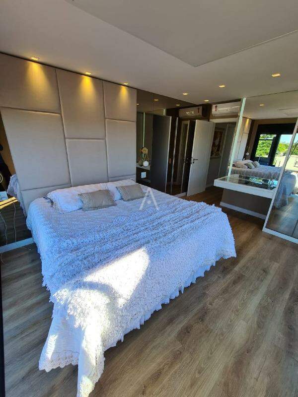 Sobrado para à venda no Bairro CANADA em CASCAVEL: 