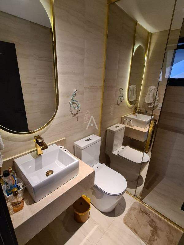 Sobrado para à venda no Bairro CANADA em CASCAVEL: 