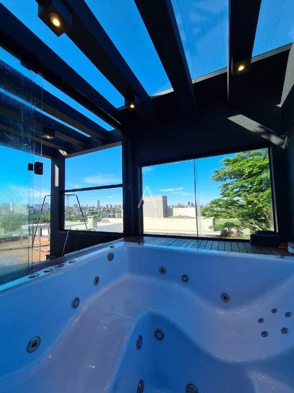 Sobrado para à venda no Bairro CANADA em CASCAVEL: 