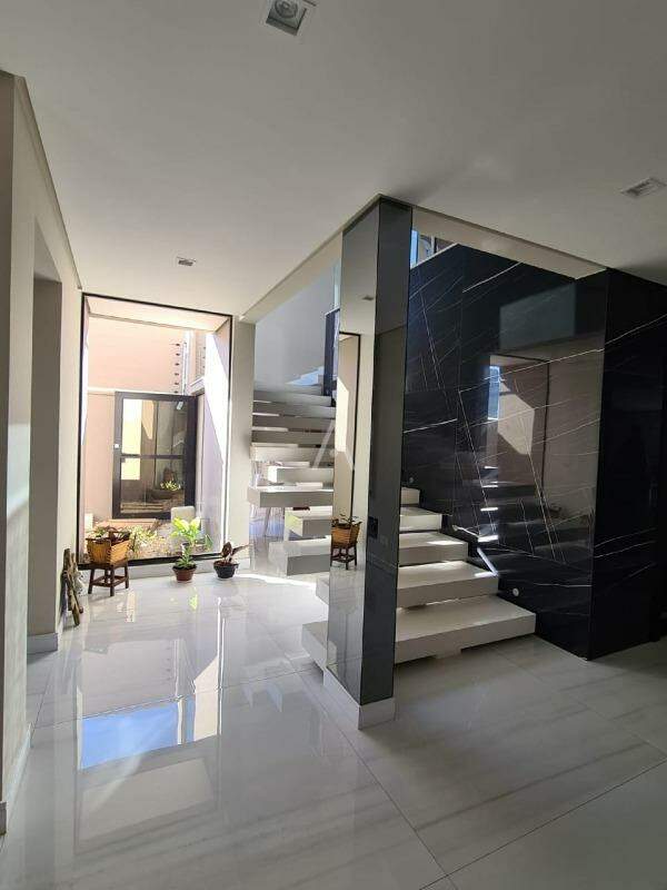 Sobrado para à venda no Bairro CANADA em CASCAVEL: 