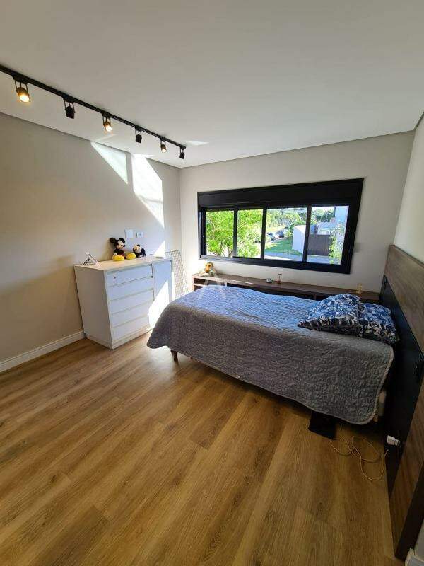 Sobrado para à venda no Bairro CANADA em CASCAVEL: 